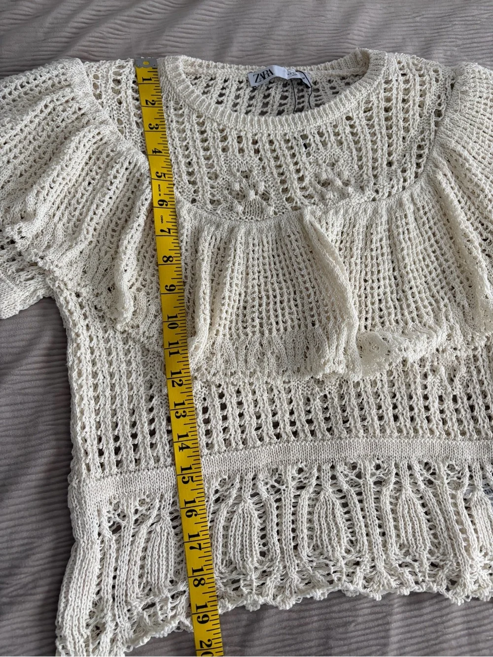 Zara Women’s Cream Crochet Ruffle Knit Top/ size small